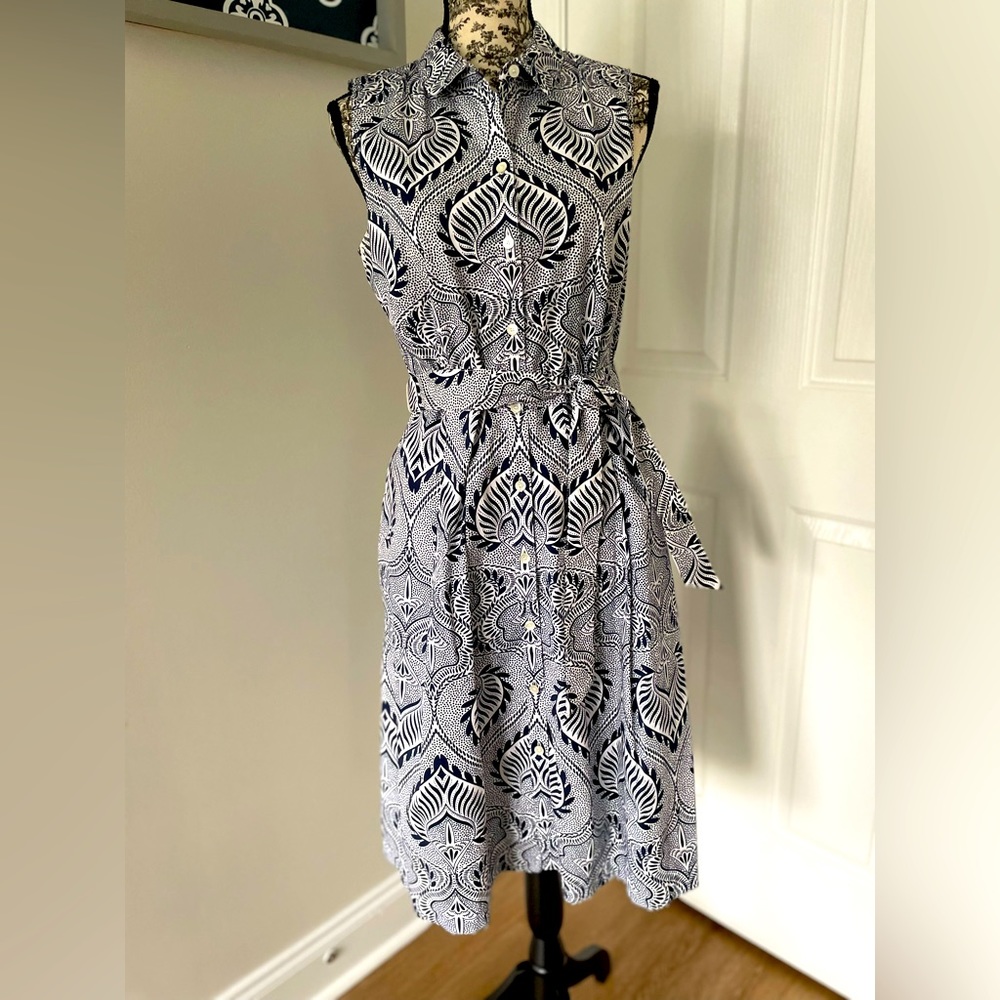J. McLaughlin navy and white printed sleeveless dress with pockets